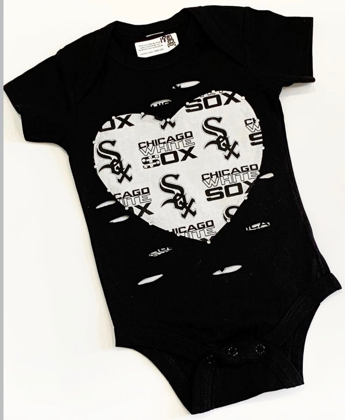 Chicago Baseball Distressed Heart Bodysuit